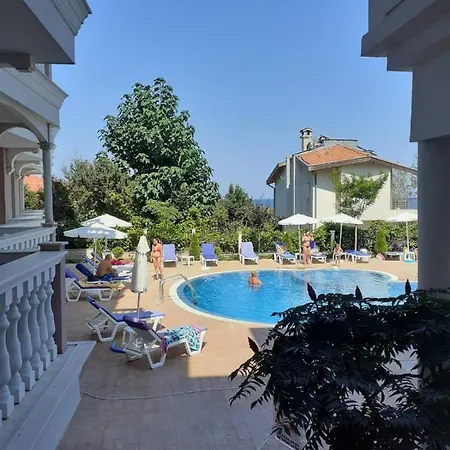 Perla Del Mar Aparthotel