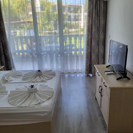 Perla Del Mar Aparthotel